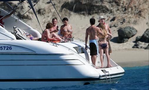 daniel craig at beach with girlfriend Satsuki Mitchell and friends on luxury yacht out of africa in st barts for new year's holiday