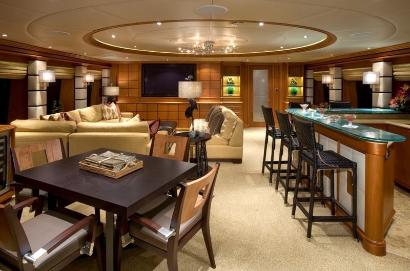 luxury yacht mustang sally (ex Destination Fox Harb'r Too)'s fly bridge