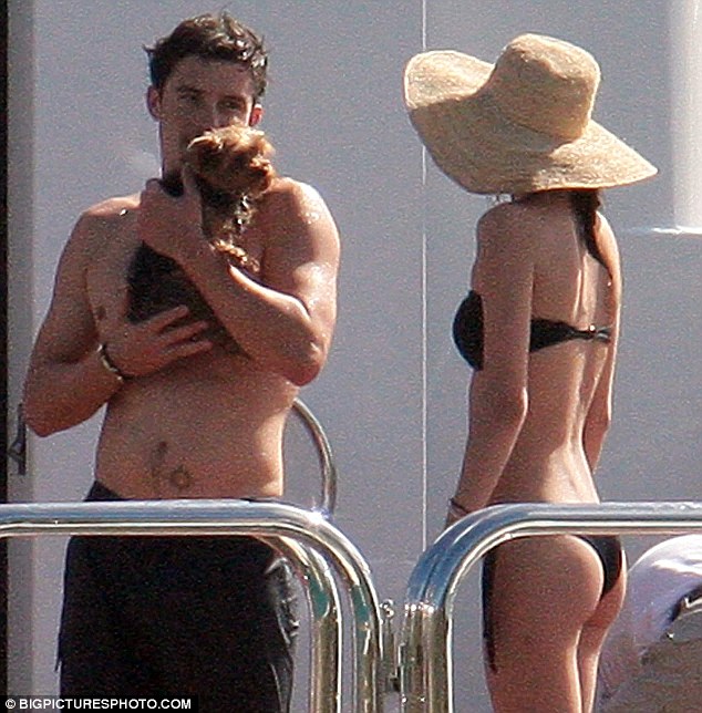 orlando bloom and miranda kerr on holiday with jason statham on superyacht Destination Fox Harb'r Too in st barts