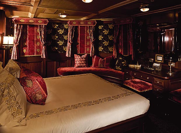 Johnny depp’s Luxury yacht AMPHITRITE's (ex Vajoliroja) master suite