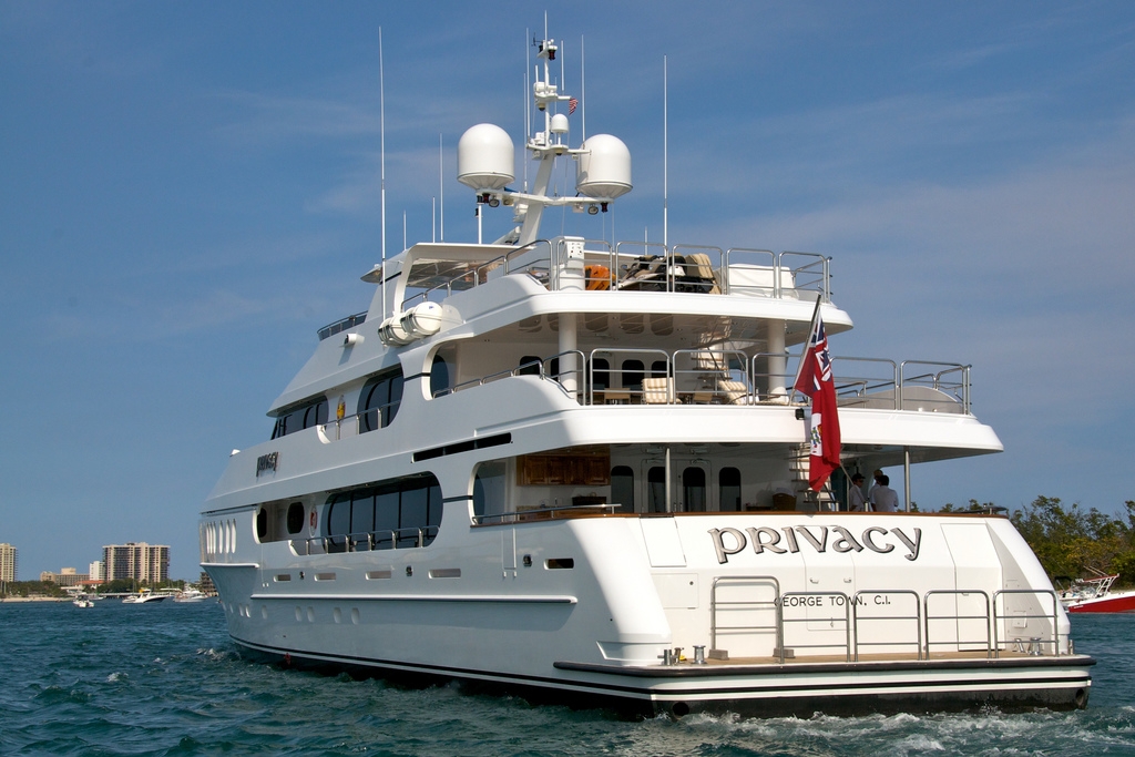tiger wood's luxury yacht PRIVACY in miami 