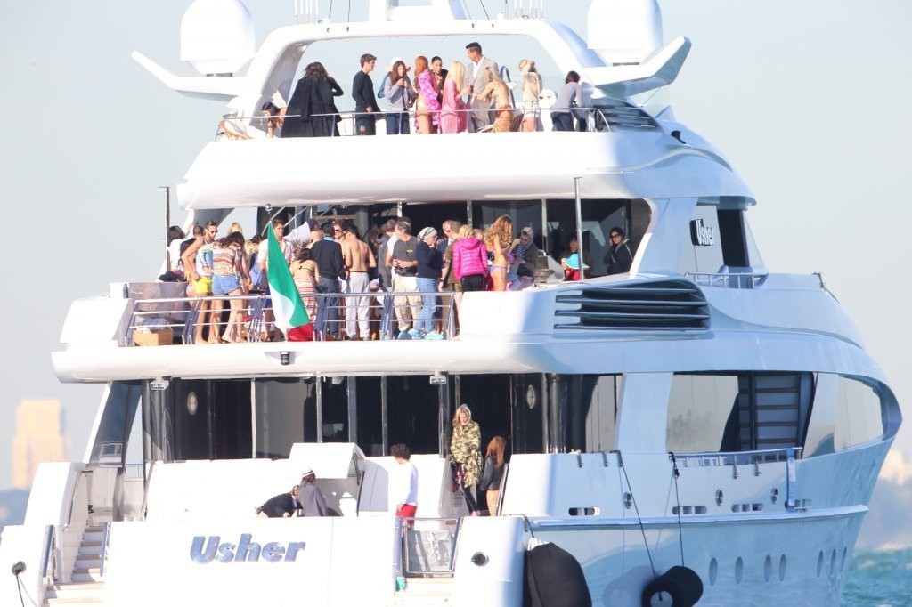 entourage movie luxury yacht usher hosts yacht yoga