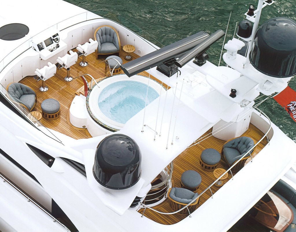 entourage movie luxury yacht usher's jacuzzi