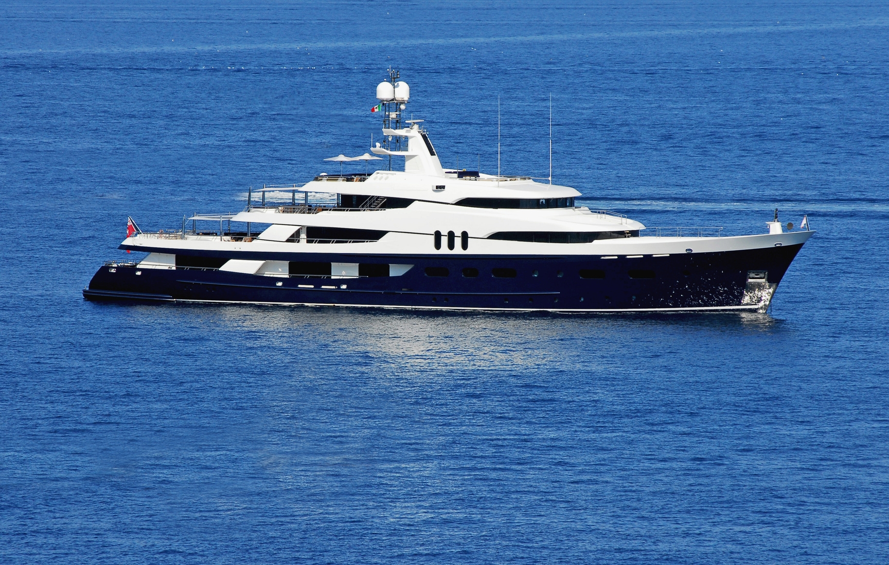 interior bernard arnault yacht
