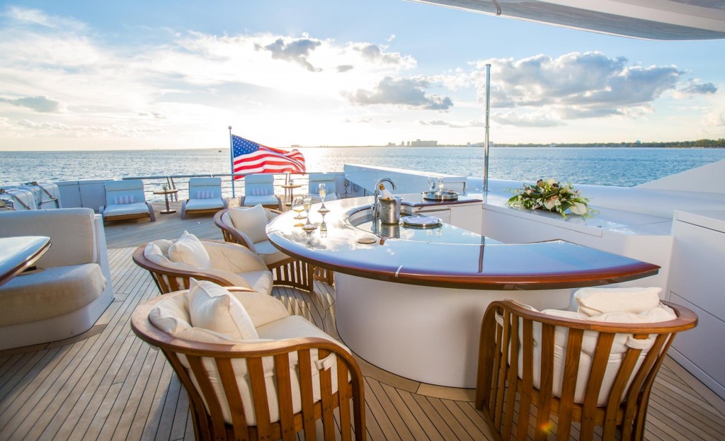 entourage movie luxury yacht usher's bar