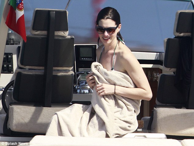 Anne Hathaway yacht 2
